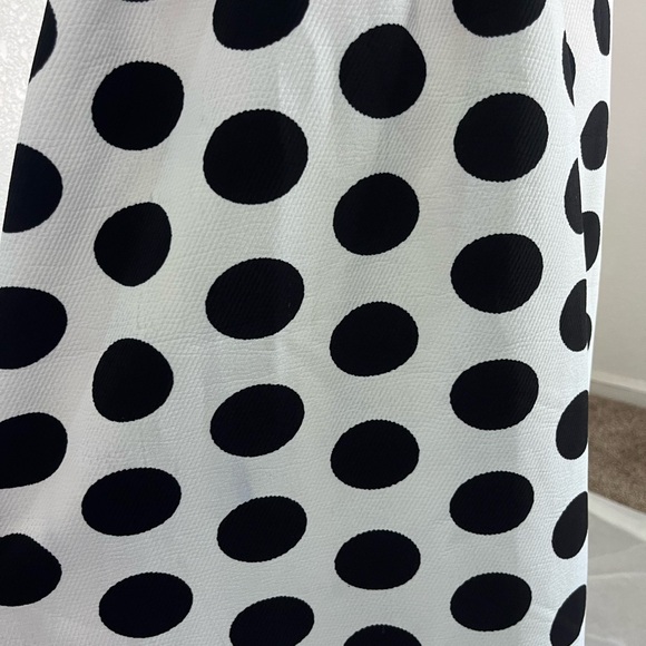 Stylish sleeveless maxi coat in black and white - Picture 6 of 16